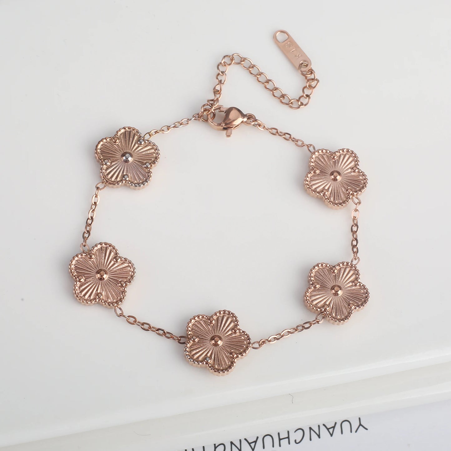 Five-Leaf Flower Shell Bracelet – Elegant Stainless Steel Jewellery for Women