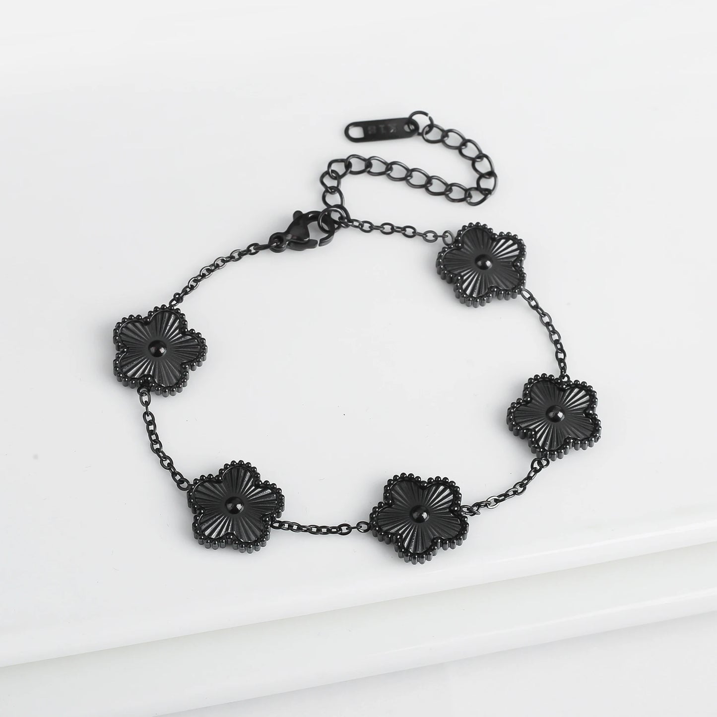 Five-Leaf Flower Shell Bracelet – Elegant Stainless Steel Jewellery for Women